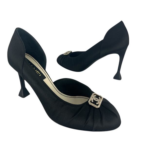 Chanel Resort 2023 CC Interlocking Crystal Logo Satin D'Orsay Pumps - Picture 7 of 16